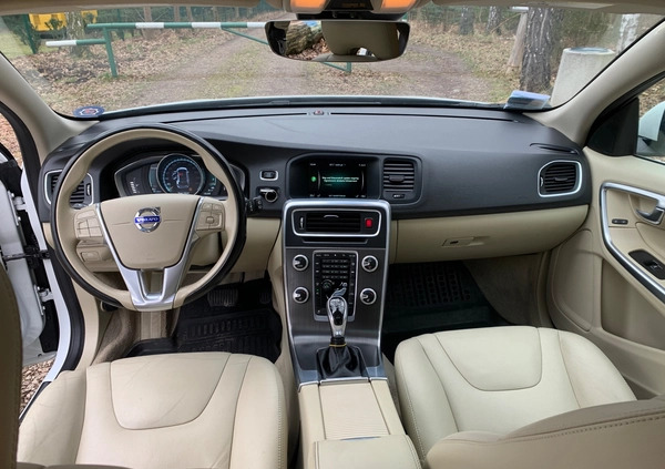 Volvo V60 cena 57900 przebieg: 120700, rok produkcji 2016 z Warszawa małe 211